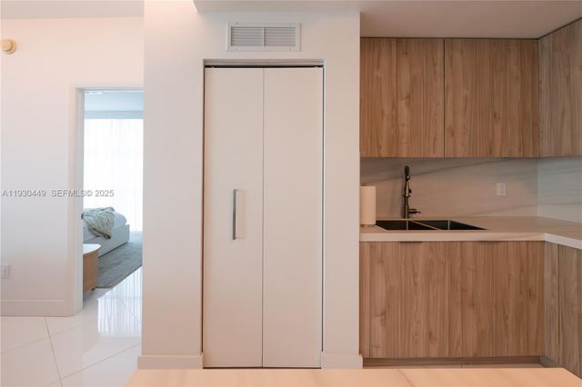 3131 NE 188th St 2-605, Aventura, FL 33180