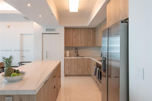 3131 NE 188th St 2-605, Aventura, FL 33180