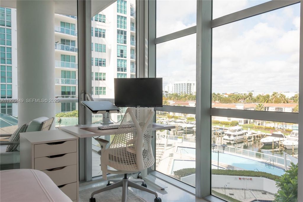 Image 11 of property listing at 3131 NE 188th St 2-605, Aventura, FL 33180