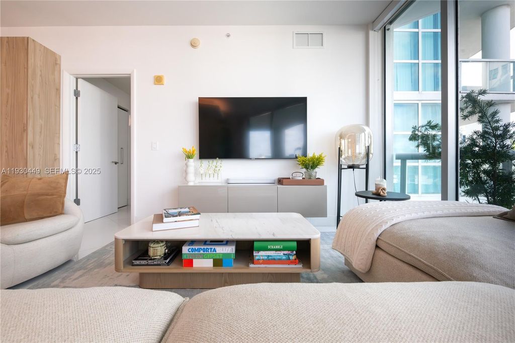 Image 17 of property listing at 3131 NE 188th St 2-605, Aventura, FL 33180