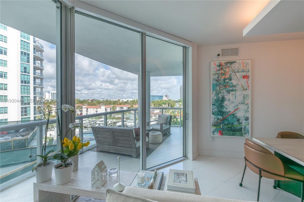 Image 19 of property listing at 3131 NE 188th St 2-605, Aventura, FL 33180