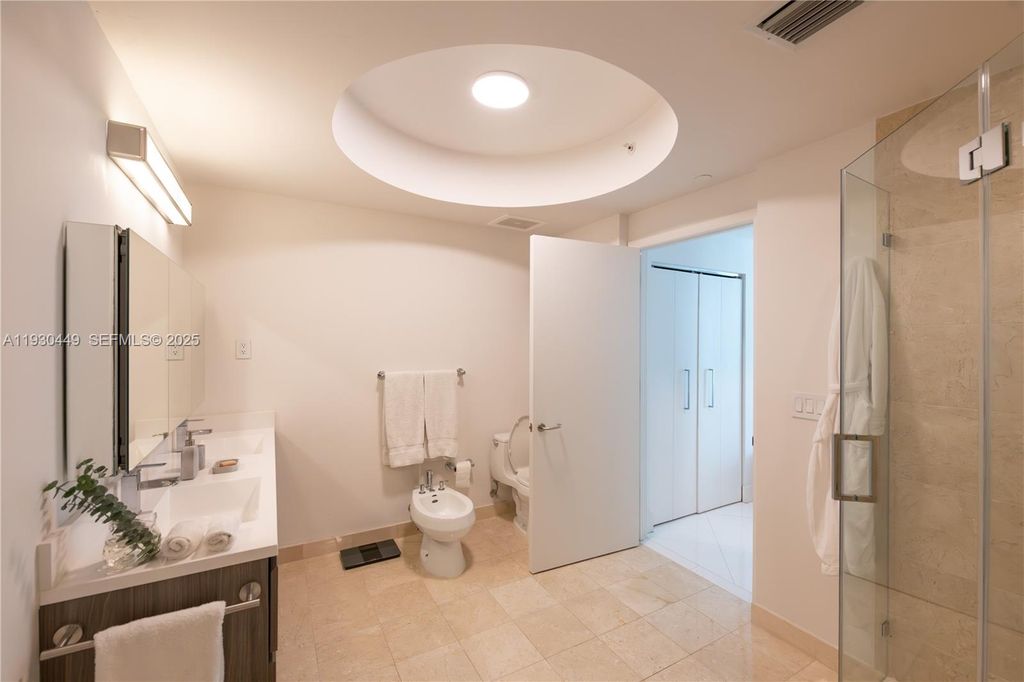 Image 28 of property listing at 3131 NE 188th St 2-605, Aventura, FL 33180