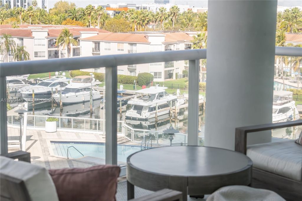 Image 3 of property listing at 3131 NE 188th St 2-605, Aventura, FL 33180