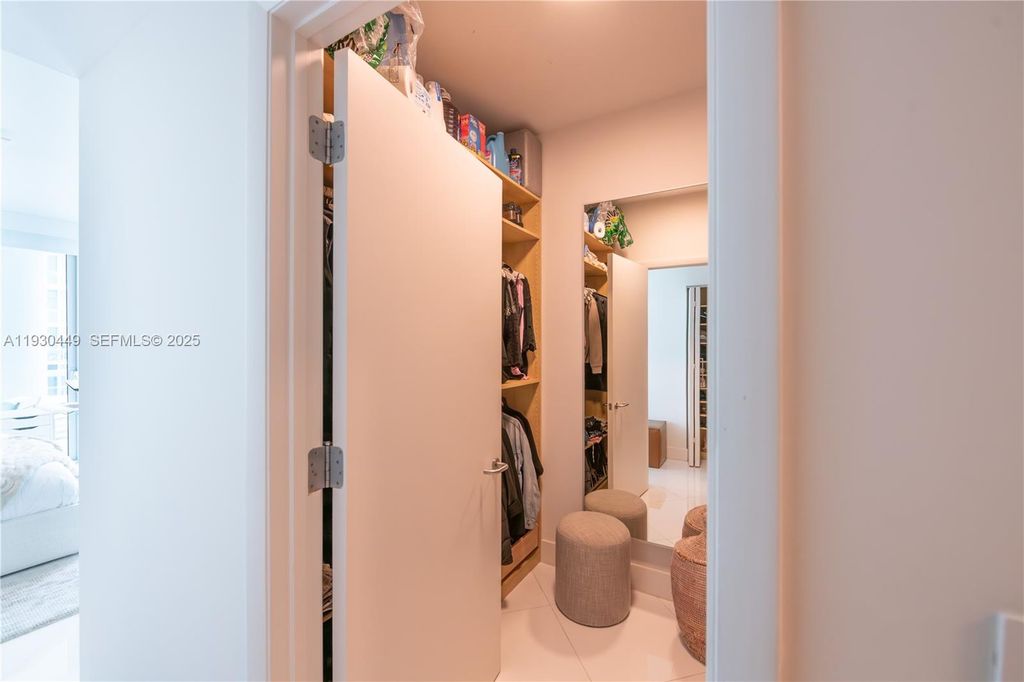 Image 32 of property listing at 3131 NE 188th St 2-605, Aventura, FL 33180