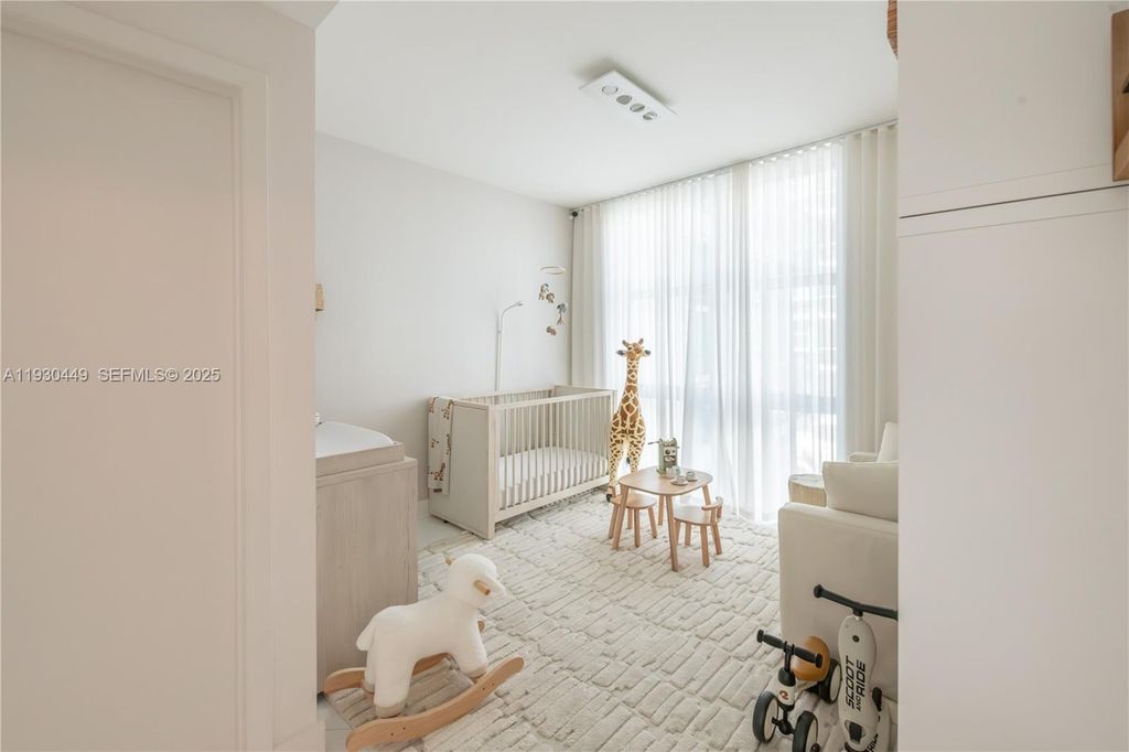 Image 36 of property listing at 3131 NE 188th St 2-605, Aventura, FL 33180