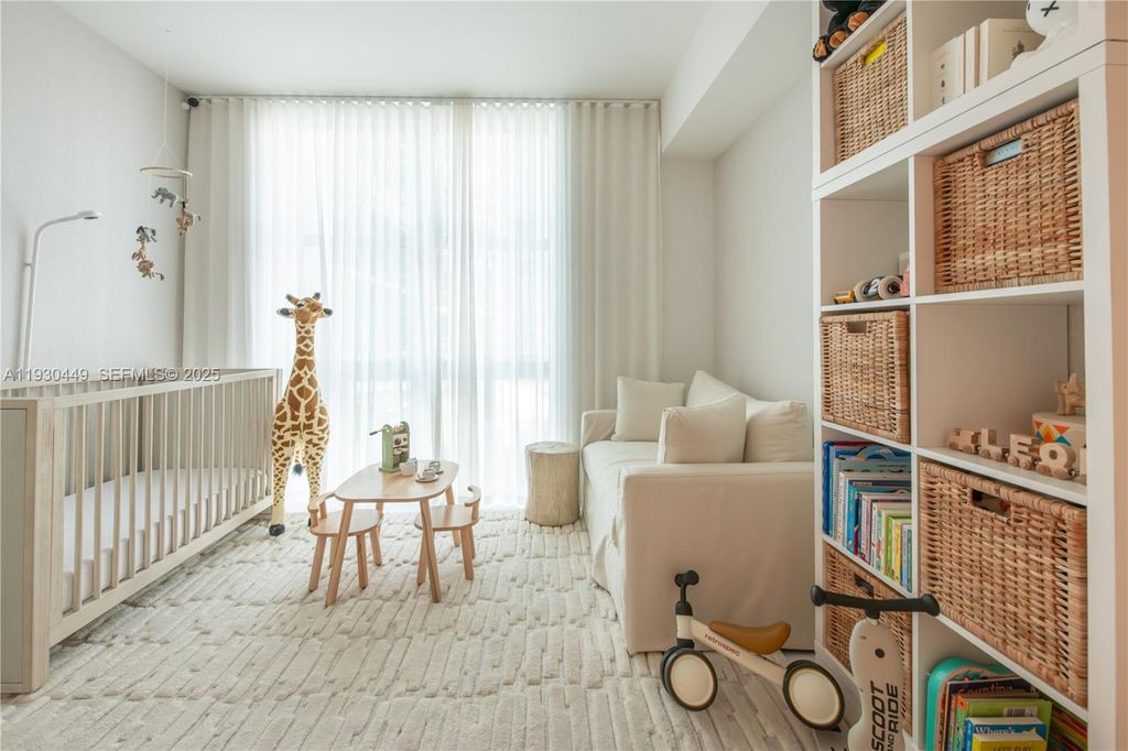 Image 39 of property listing at 3131 NE 188th St 2-605, Aventura, FL 33180