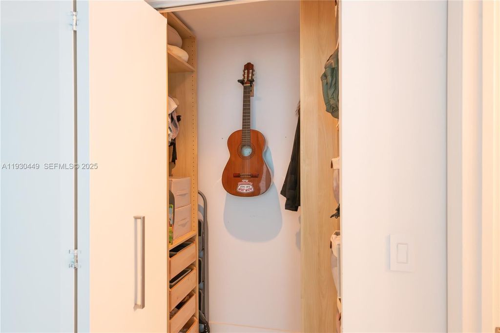 Image 41 of property listing at 3131 NE 188th St 2-605, Aventura, FL 33180