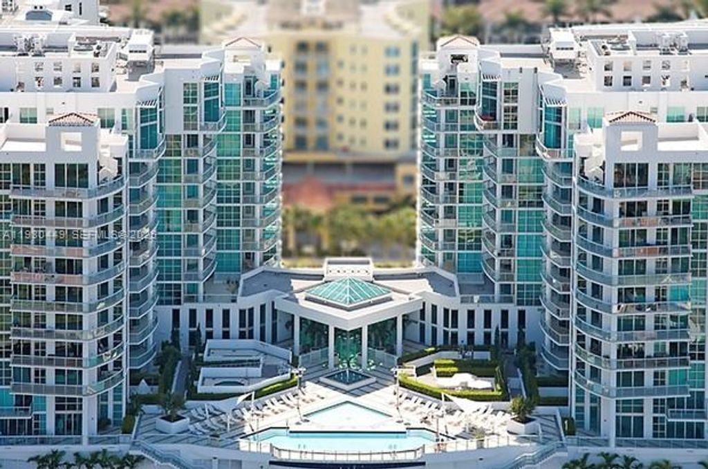 Image 42 of property listing at 3131 NE 188th St 2-605, Aventura, FL 33180