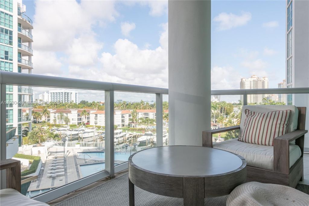 Image 7 of property listing at 3131 NE 188th St 2-605, Aventura, FL 33180