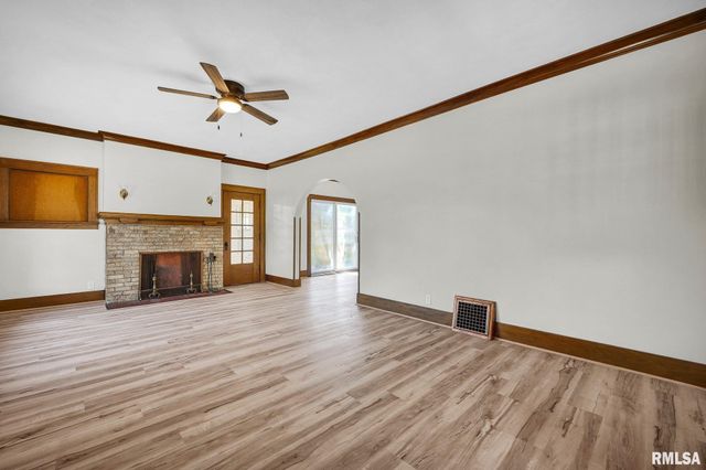 1113 N SUMMIT Boulevard, Peoria, IL 61606