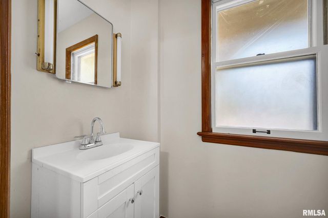 1113 N SUMMIT Boulevard, Peoria, IL 61606