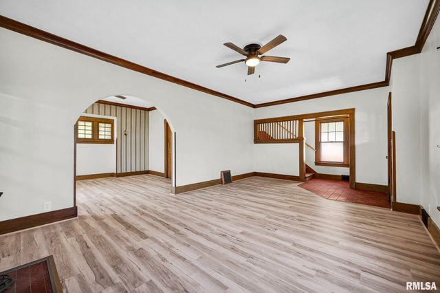 1113 N SUMMIT Boulevard, Peoria, IL 61606