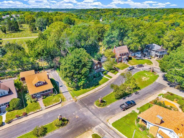 1113 N SUMMIT Boulevard, Peoria, IL 61606
