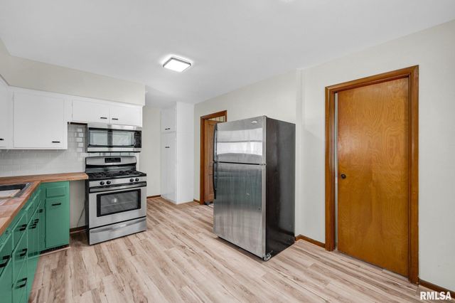 1113 N SUMMIT Boulevard, Peoria, IL 61606