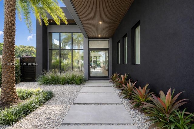 280 NW 47th St, Miami, FL 33127