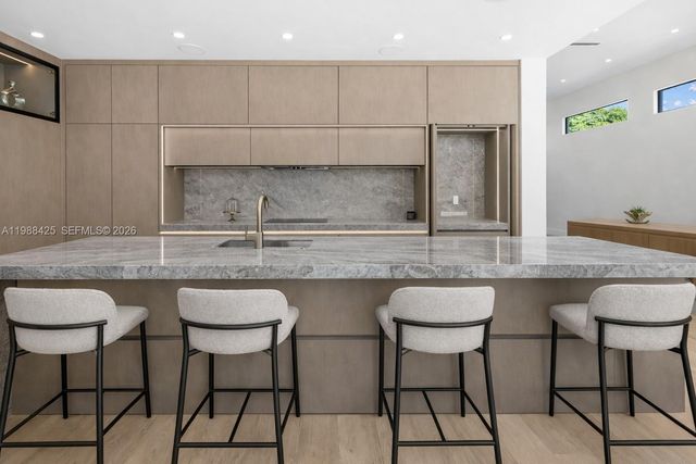 280 NW 47th St, Miami, FL 33127