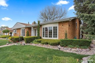 5548 Oak Center Drive, Oak Lawn, IL 60453