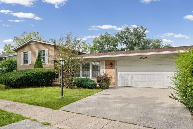 1024 Yorkshire Drive, Hanover Park, IL 60133