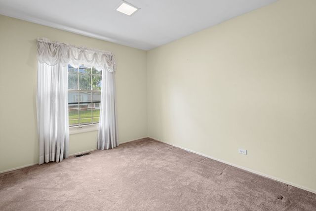 1024 Yorkshire Drive, Hanover Park, IL 60133