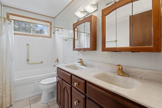 1024 Yorkshire Drive, Hanover Park, IL 60133
