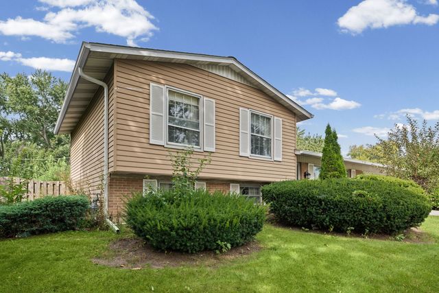 1024 Yorkshire Drive, Hanover Park, IL 60133
