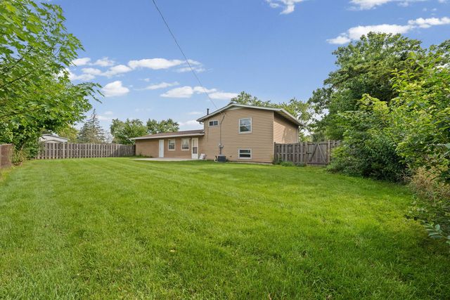 1024 Yorkshire Drive, Hanover Park, IL 60133