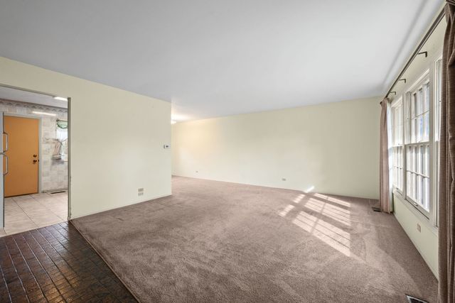 1024 Yorkshire Drive, Hanover Park, IL 60133