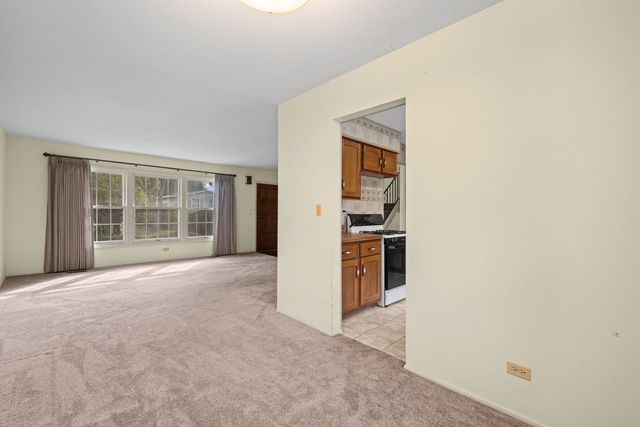 1024 Yorkshire Drive, Hanover Park, IL 60133