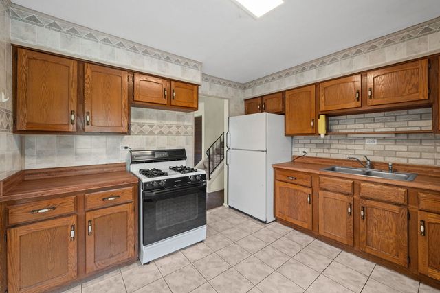 1024 Yorkshire Drive, Hanover Park, IL 60133