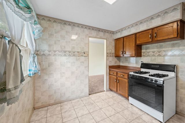1024 Yorkshire Drive, Hanover Park, IL 60133