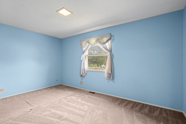 1024 Yorkshire Drive, Hanover Park, IL 60133