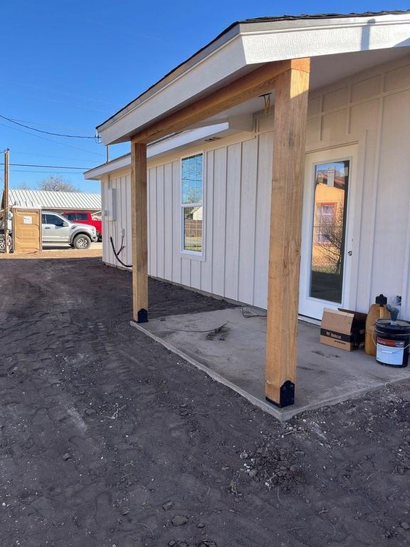 Image 12 of property listing at 633 W Ave Z, San Angelo, TX 76903