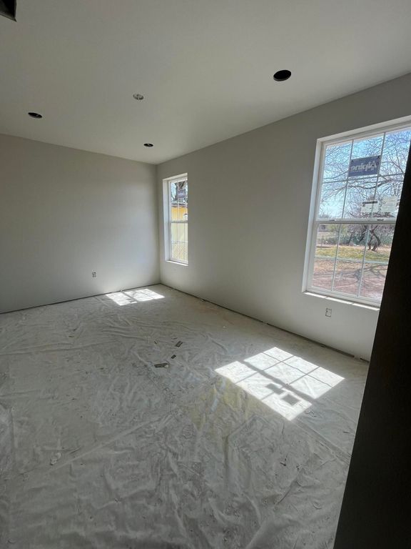 Image 4 of property listing at 633 W Ave Z, San Angelo, TX 76903