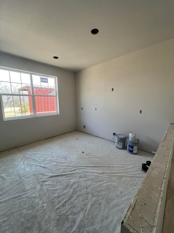 Image 5 of property listing at 633 W Ave Z, San Angelo, TX 76903