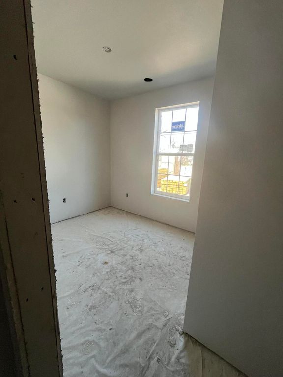 Image 8 of property listing at 633 W Ave Z, San Angelo, TX 76903