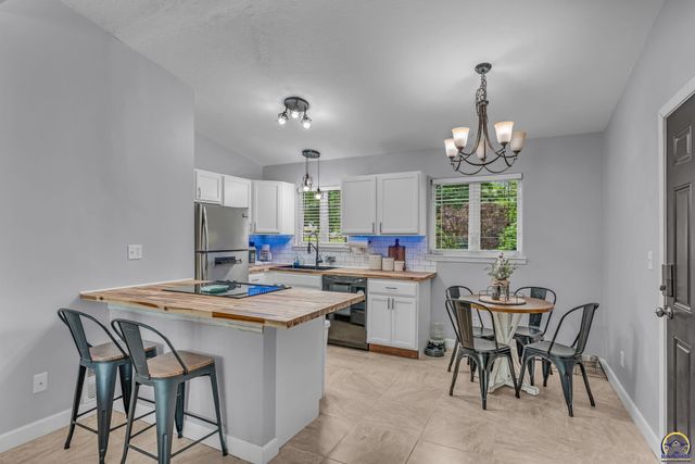 3418 SW 33rd TER, Topeka, KS 66614