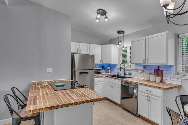 3418 SW 33rd TER, Topeka, KS 66614