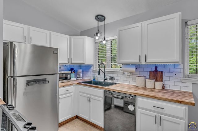 3418 SW 33rd TER, Topeka, KS 66614