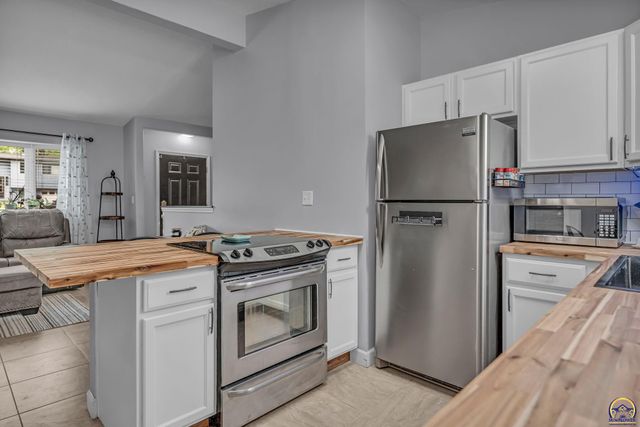 3418 SW 33rd TER, Topeka, KS 66614