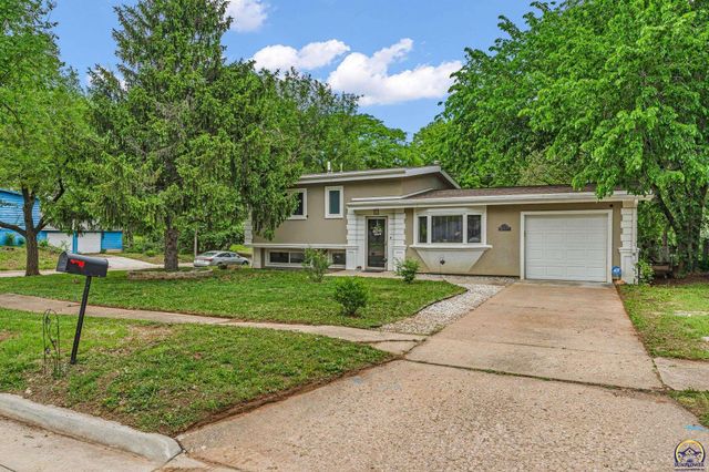 3418 SW 33rd TER, Topeka, KS 66614