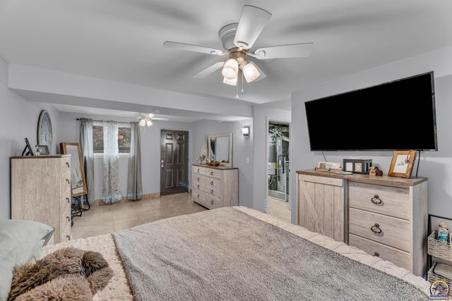 3418 SW 33rd TER, Topeka, KS 66614