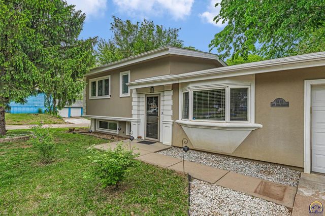 3418 SW 33rd TER, Topeka, KS 66614
