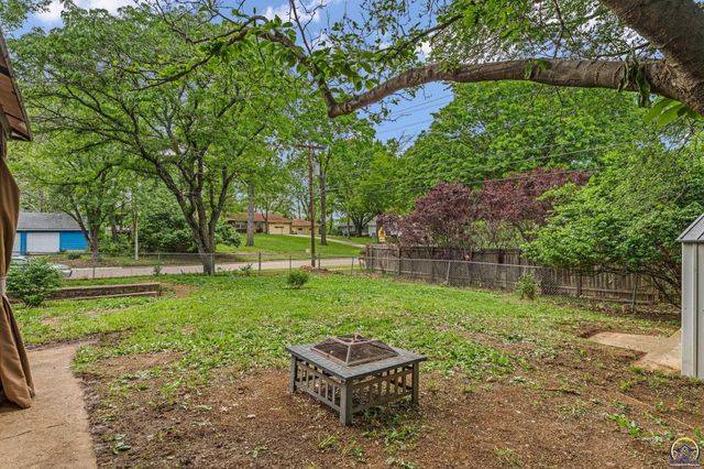 3418 SW 33rd TER, Topeka, KS 66614