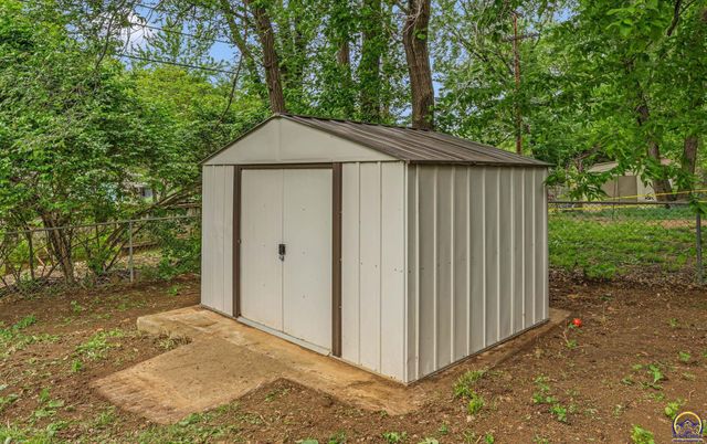 3418 SW 33rd TER, Topeka, KS 66614