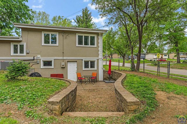 3418 SW 33rd TER, Topeka, KS 66614