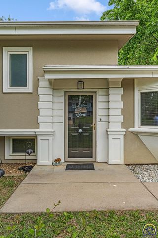 3418 SW 33rd TER, Topeka, KS 66614