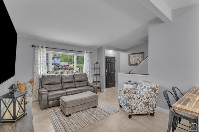 3418 SW 33rd TER, Topeka, KS 66614