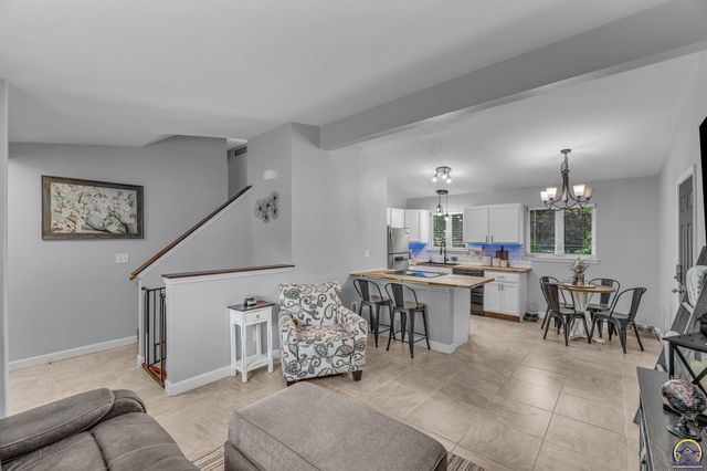 3418 SW 33rd TER, Topeka, KS 66614