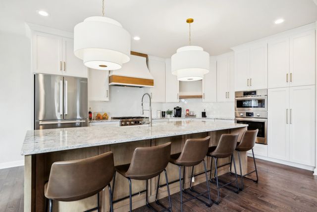 0S275 Bealer Court, Geneva, IL 60134