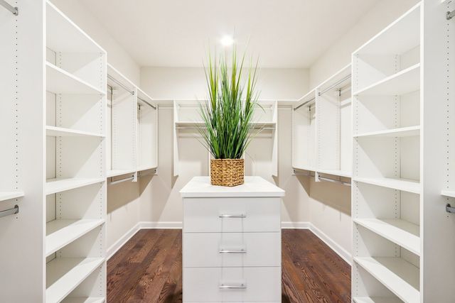 0S275 Bealer Court, Geneva, IL 60134